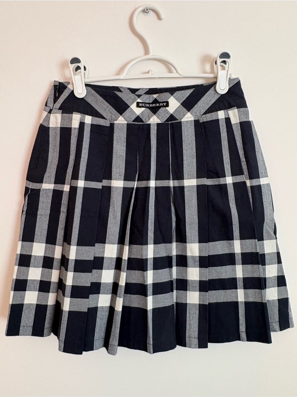 Burberry skort - Picture 2 of 4